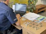 Pod szkołą w Słupsku zatrzymano 17-latka z kilkoma woreczkami marihuany. Zaczepiał uczniów