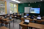 Nowe laptopy i interaktywne monitory dla słupskich szkół. Mobilne pracownie komputerowe trafiły do trzech placówek