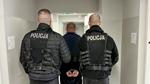 Policjanci zatrzymali 30-latka w związku z posiadaniem marihuany, amfetaminy i tytoniu bez akcyzy.