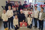 Młodzi policjanci Szkoły Policji w Słupsku dziś w roli Mikołaja