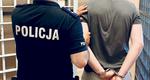 Schował się przed policjantami w wersalce, wytropił go własny pies.