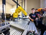 Uczniowie "Mechanika" teorię przekują w praktykę. Zyskali nowoczesną pracownię mechatroniki i robotyki [ZDJĘCIA]