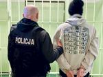 Agresywne zachowanie w sklepie zauważone przez policjanta w czasie wolnym. 24-latek odpowie za znieważenie i naruszenie nietykalności funkcjonariusza.