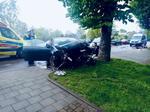Pijany kierowca uciekał przed policjantami. Potem uderzył w drzewo