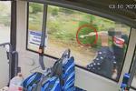 To było najdroższe piwo w życiu. Zapłaci 10,5 tys. złotych za celny rzut butelką w autobus