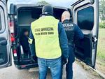 Wspólne działania strażników granicznych i policjantów. Mundurowi odzyskali trzy skradzione samochody i zatrzymali sprawców kradzieży.