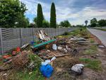 Przebudowa ulic Grechuty i Banacha. Ktoś podrzucił śmieci na przyszły plac budowy