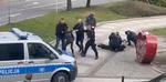 Sceny jak z kryminalnego filmu w centrum Słupska. Mężczyzna posiadał 50 g narkotyków, był agresywny