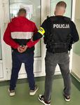 Policjant w drodze do pracy zauważył mężczyznę poszukiwanego do licznych włamań. 27-latek usłyszał zarzuty i odpowie za popełnione przestępstwa