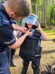 Dzielnicowi z Kępic odwiedzili obóz harcerski
