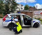 Uciekał na elektrycznej hulajnodze przed policjantami, był poszukiwany, a narkotyki miał w kieszeni i w organizmie.