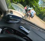 15-latek na motocyklu, bez prawa jazdy. Na siedzeniu pasażera przewoził 8-letniego kolegę.